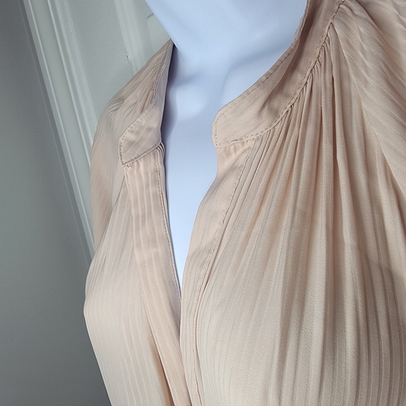 H&M Beige/Peach Button-Up Tie 3/4 Sleeve Blouse Size 8 - Picture 2 of 10